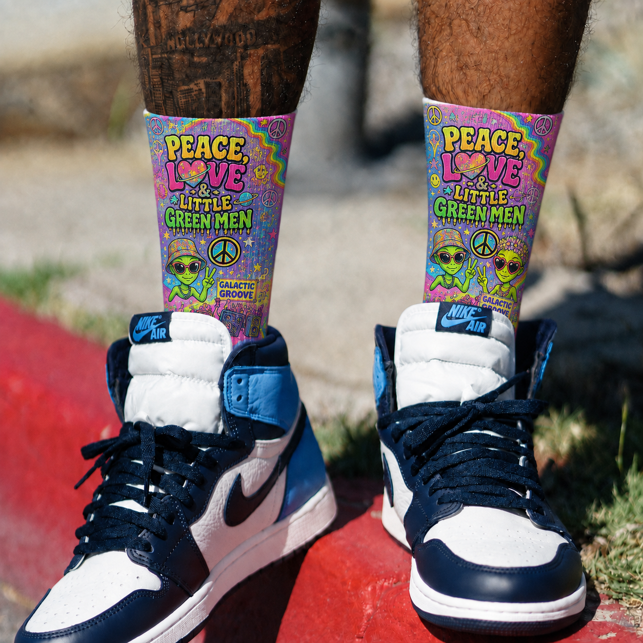 Alien Peace Love socks